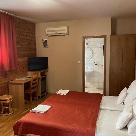Hotel Nautilus Étterem és Panzió à Dabas Extérieur photo