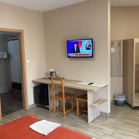 Hotel Nautilus Étterem és Panzió à Dabas Extérieur photo