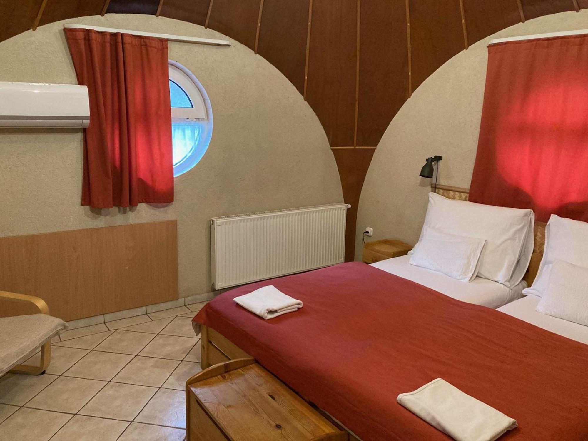 Hotel Nautilus Étterem és Panzió à Dabas Extérieur photo