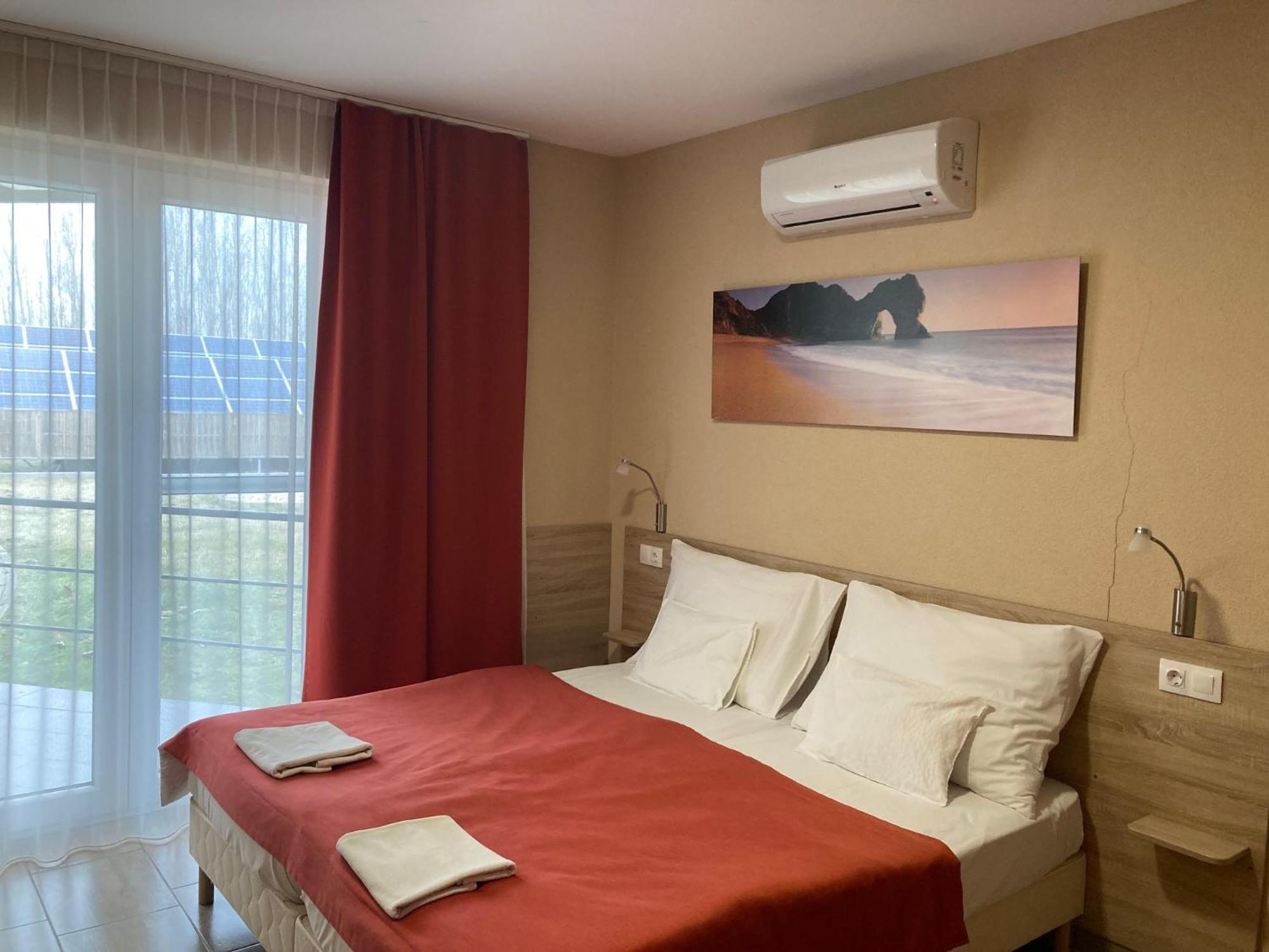 Hotel Nautilus Étterem és Panzió à Dabas Extérieur photo