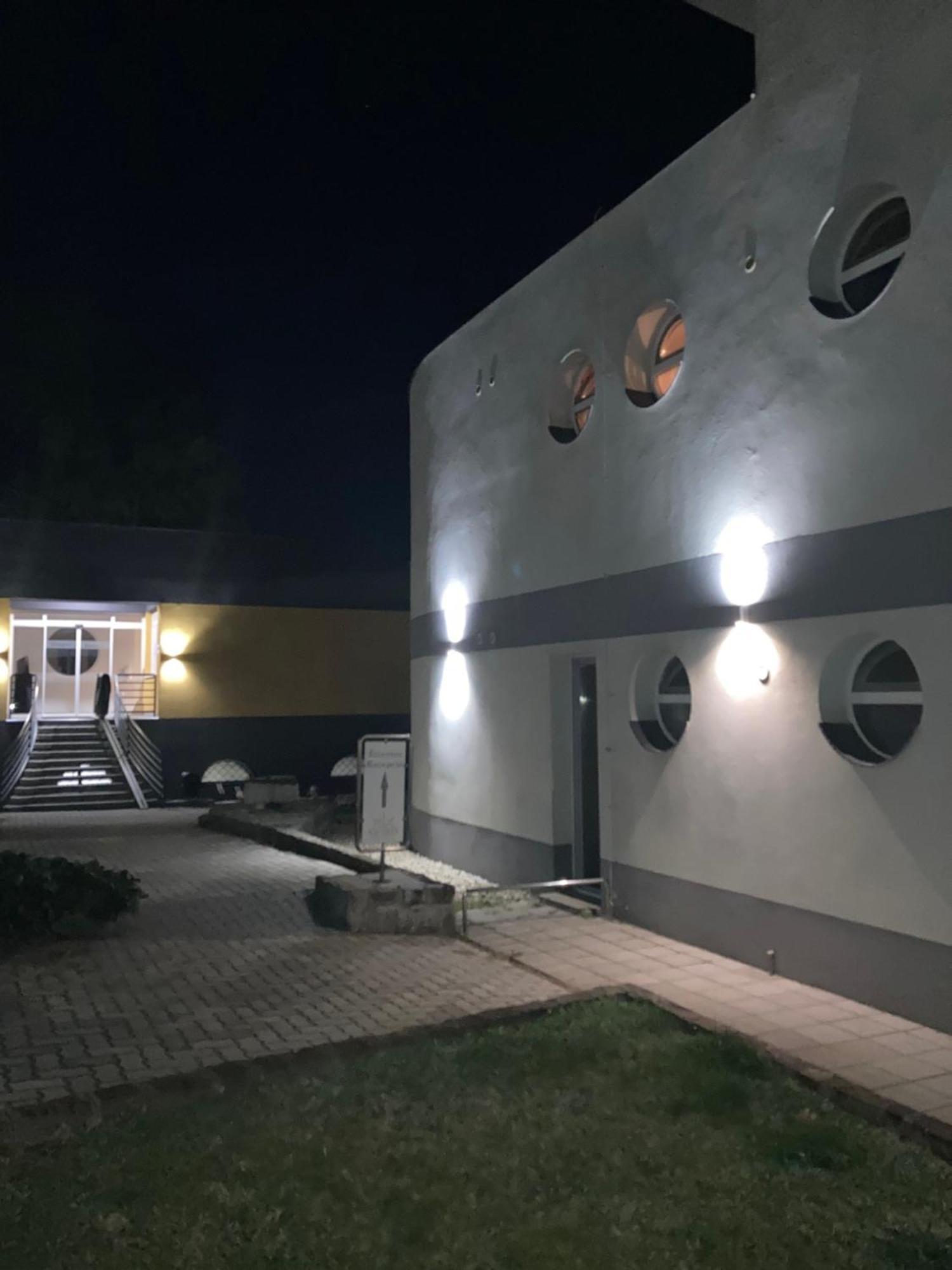 Hotel Nautilus Étterem és Panzió à Dabas Extérieur photo